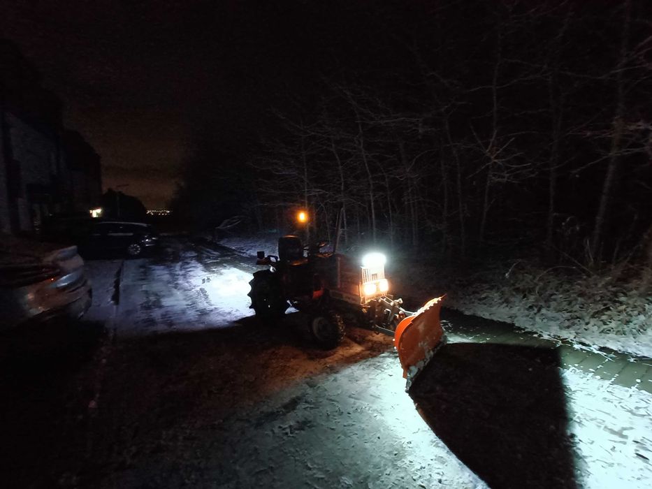 Odśnieżanie - parkingów, osiedli, płaskich dachów - 24h