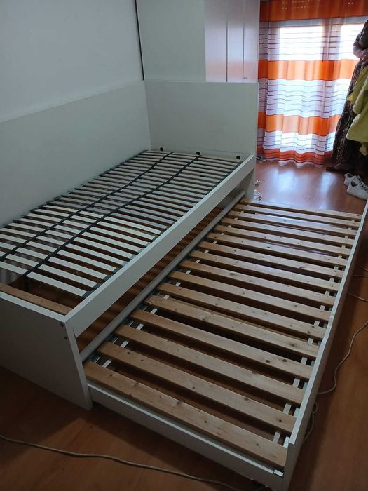 Cama e roupeiro de criança