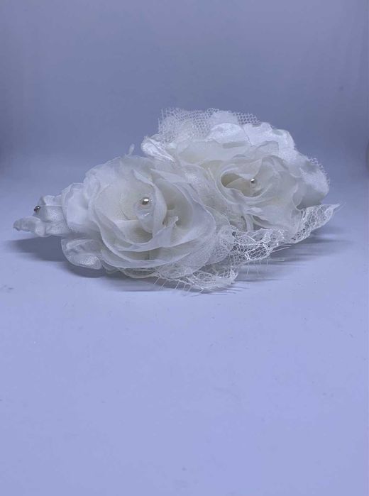 Nowa Spinka Ślubna Ivory Kwiaty - Subtelna Ozdoba do Włosów z Koronką