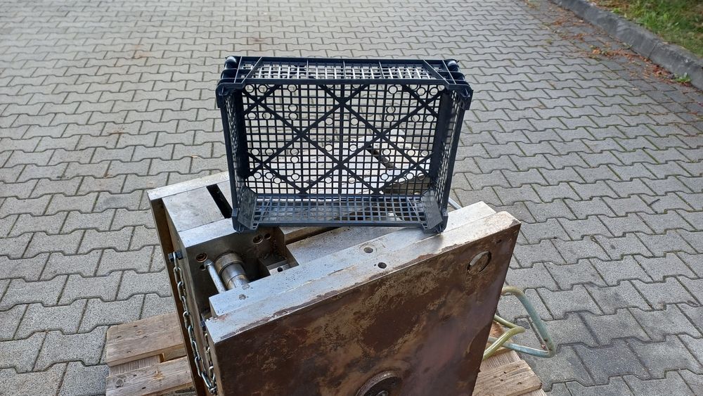 Forma wtryskowa skrzynka na pieczarki używana sprawna