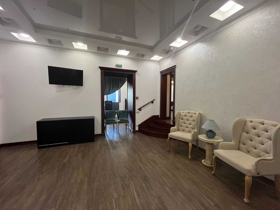 Оренда ФАСАДНОГО  приміщення 140 м., окремий вхід, Саксаганського13/42