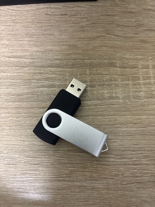 USB флешка з 1100 українськими піснями