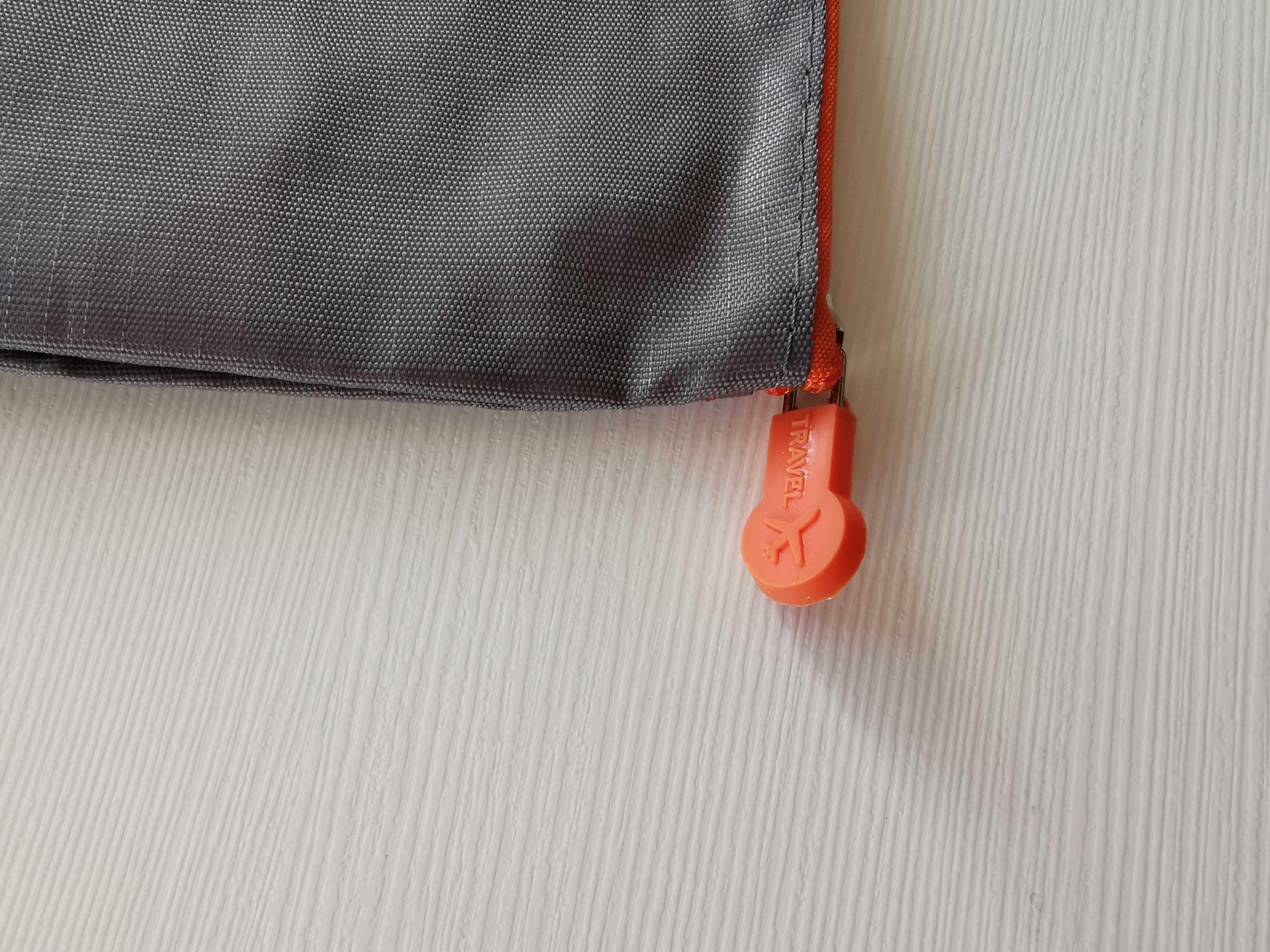 Zestaw 4 pojemników etui podróżne
