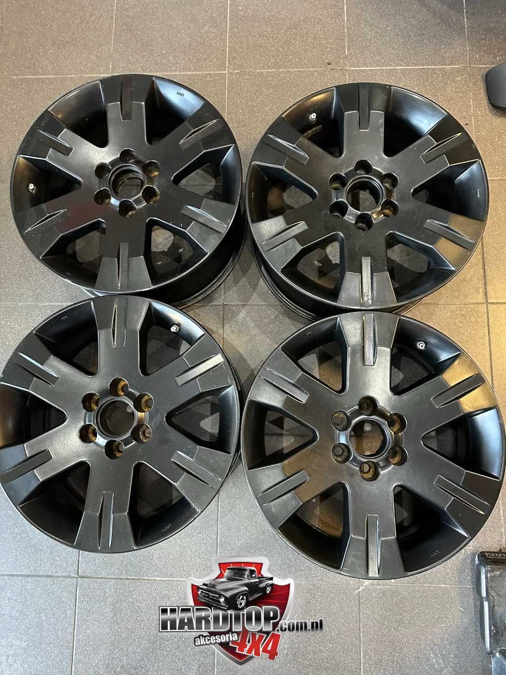 Felgi Nissan Navara D40 Oryginalne 6x114.30 17'