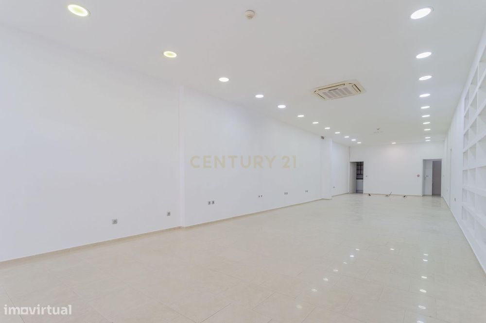 Loja em Almada 136 m2