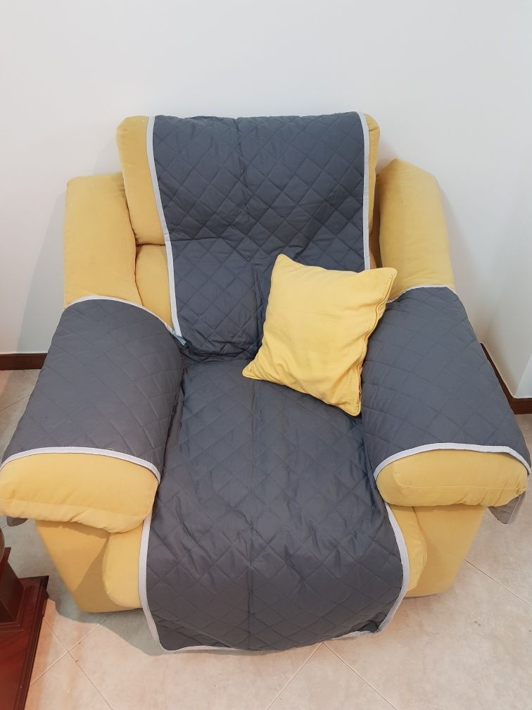 Conjunto de sofá mais 2 poltronas