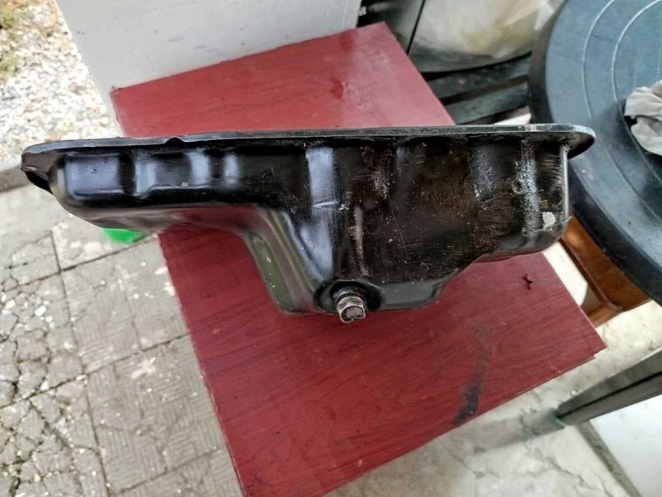 Продам Поддон автомобиля mazda 626