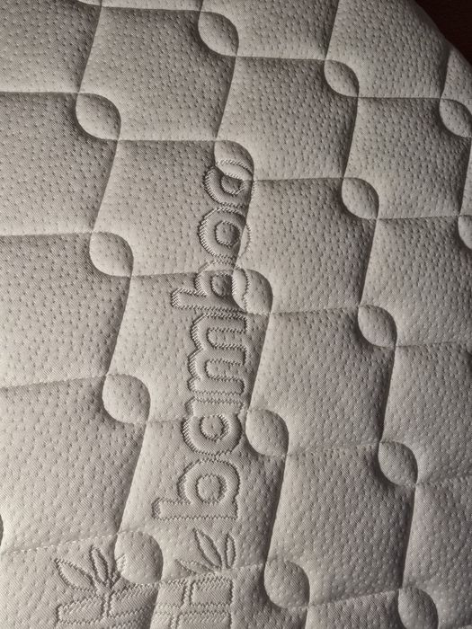 Sprzedam lozeczko nuna z nowym materacem i poduszką