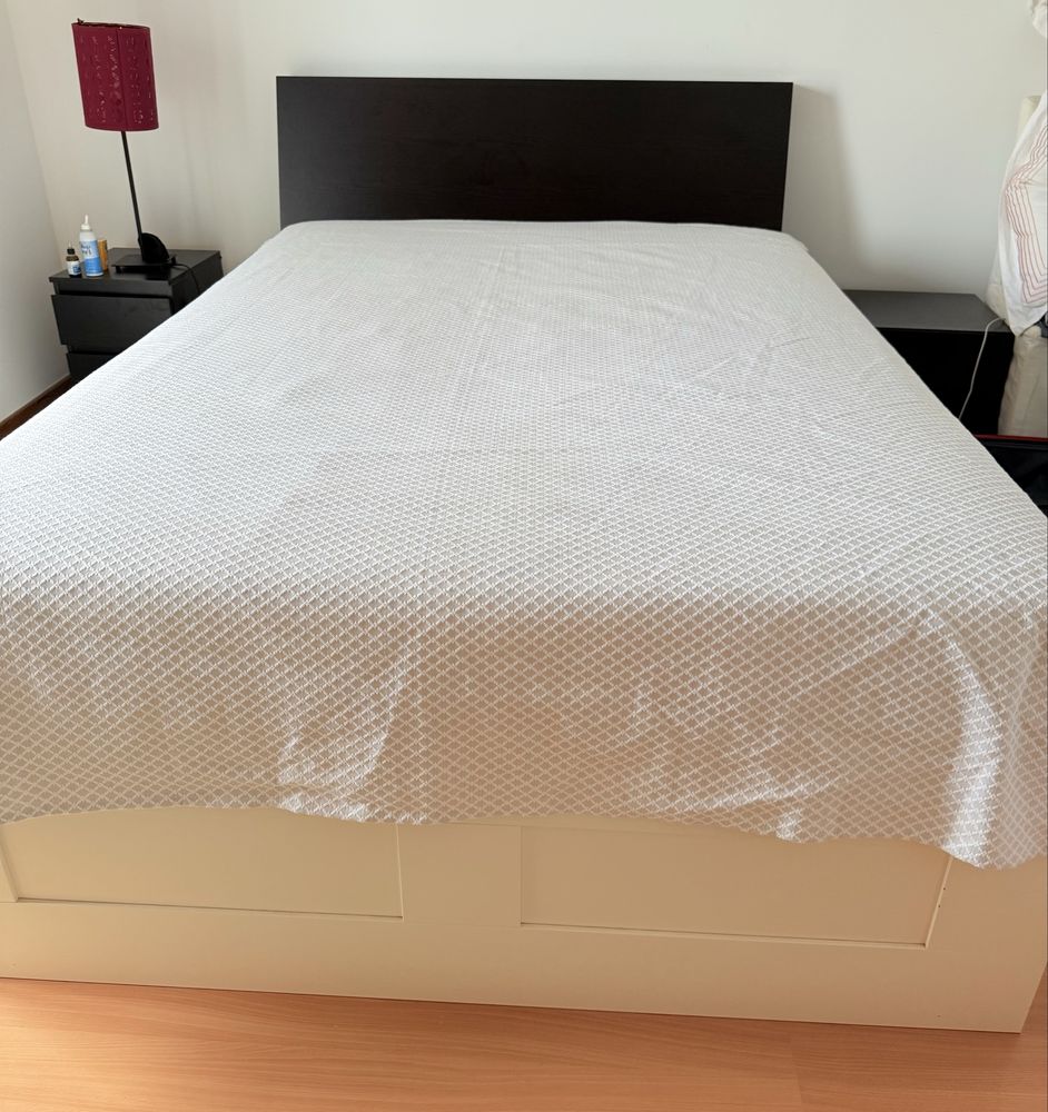 Cama casal IKEA c/gavetas com cabeceira