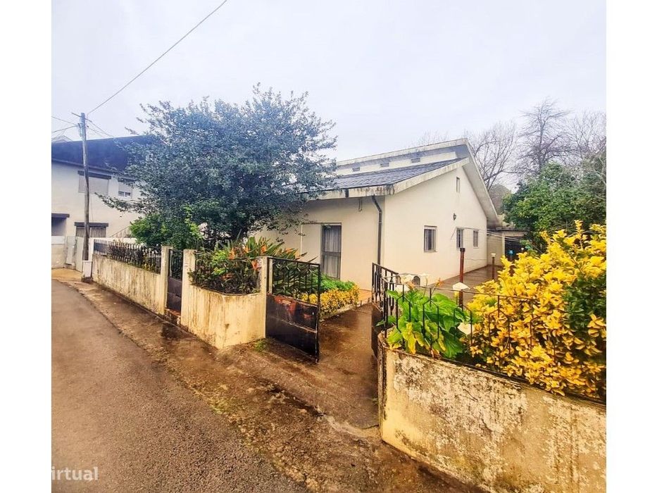 Moradia V4/T4 rés do chão e isolada em Guifões- Porto