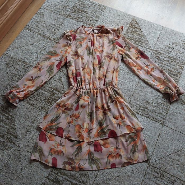 MOHITO - zwiewna sukienka w jesiennej kolorystyce 38