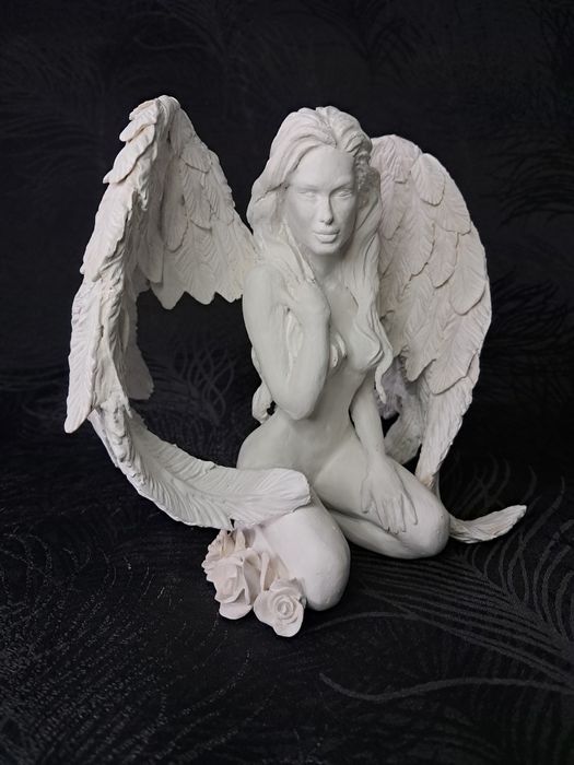 Статуетка дівчина ангел.