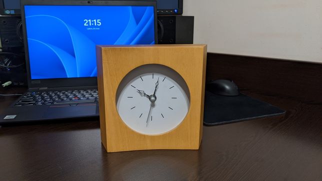 Настільний дерев'яний годинник
