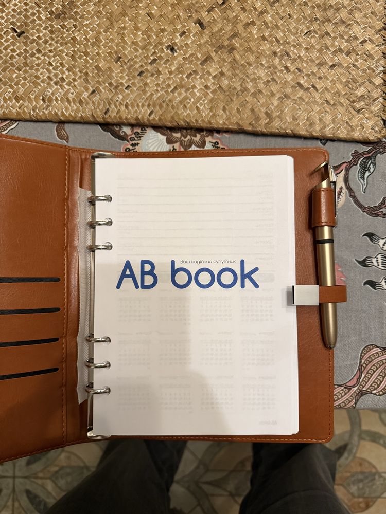 Блокнот AB book з вбудованим павербенком та флешкою