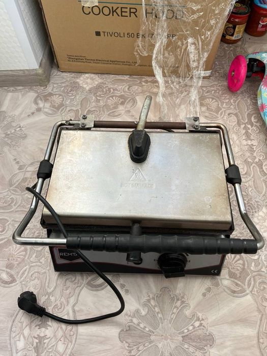 Продам гриль, вертель, фритурницу. 8000 тысяч за все цена договорная