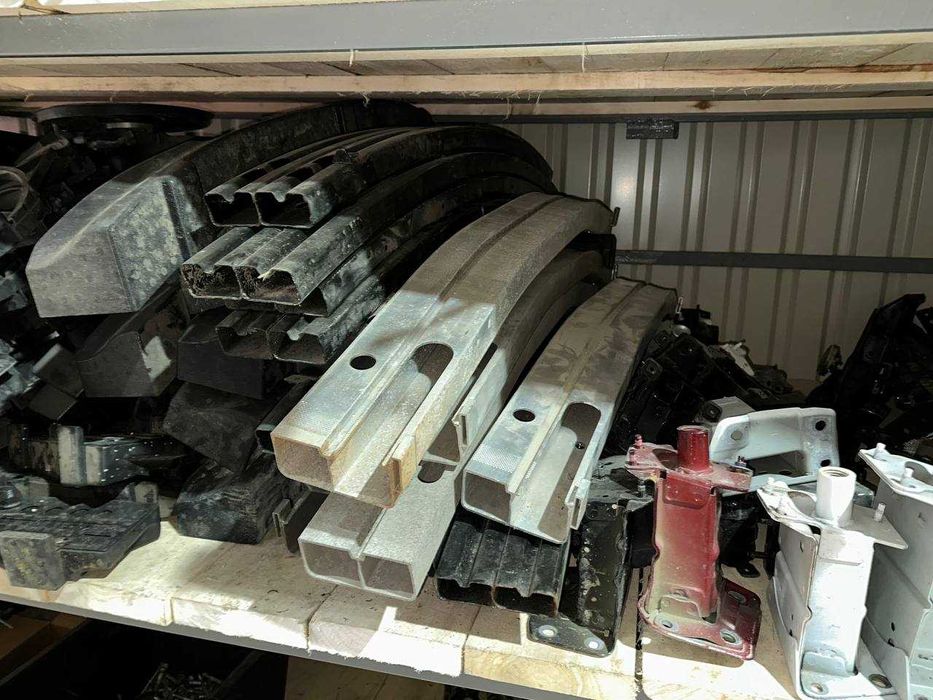 Підсилювачі, ланжерони Nissan Leaf 2013-2025