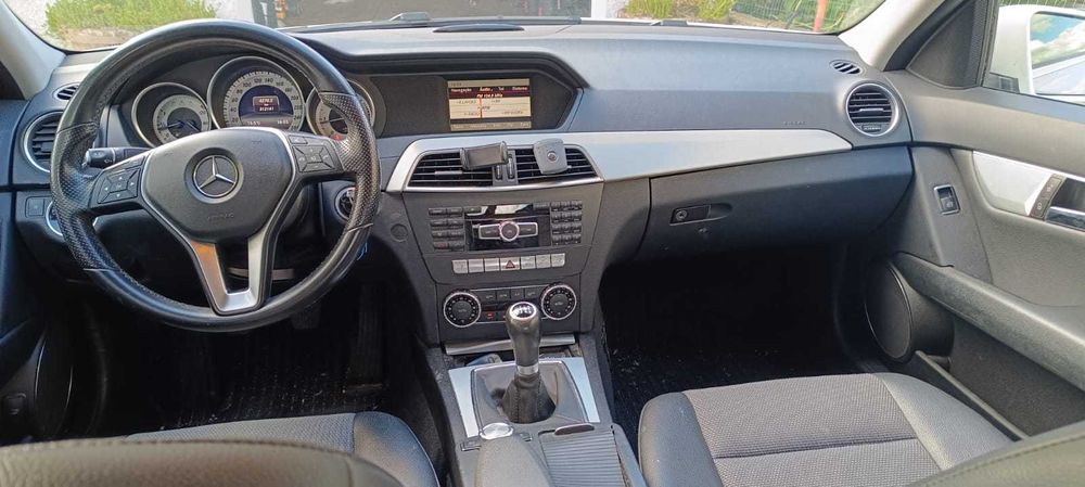 Mercedes 220cdi com todas as revisões na mercedes