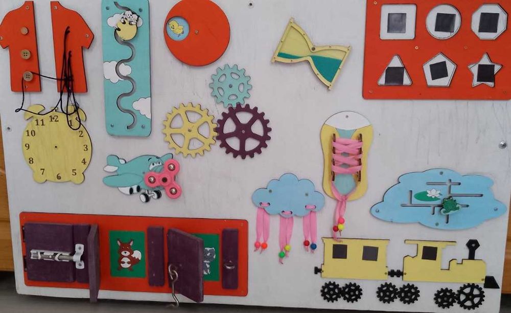 Продам БизиБорд 80*50 недорого