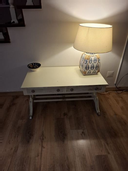 Mesa estilo classica pintada de branco