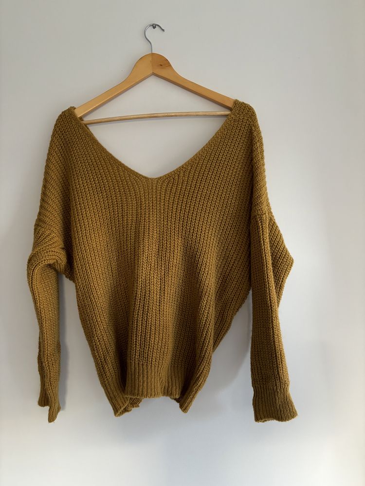 musztardowy sweter. Made in Italy. oversize, rozmiar uniwersalny Węzeł