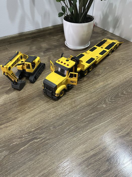 Автоконструктор вантажівка-тягач із ескаватором          іОТАМАNKO