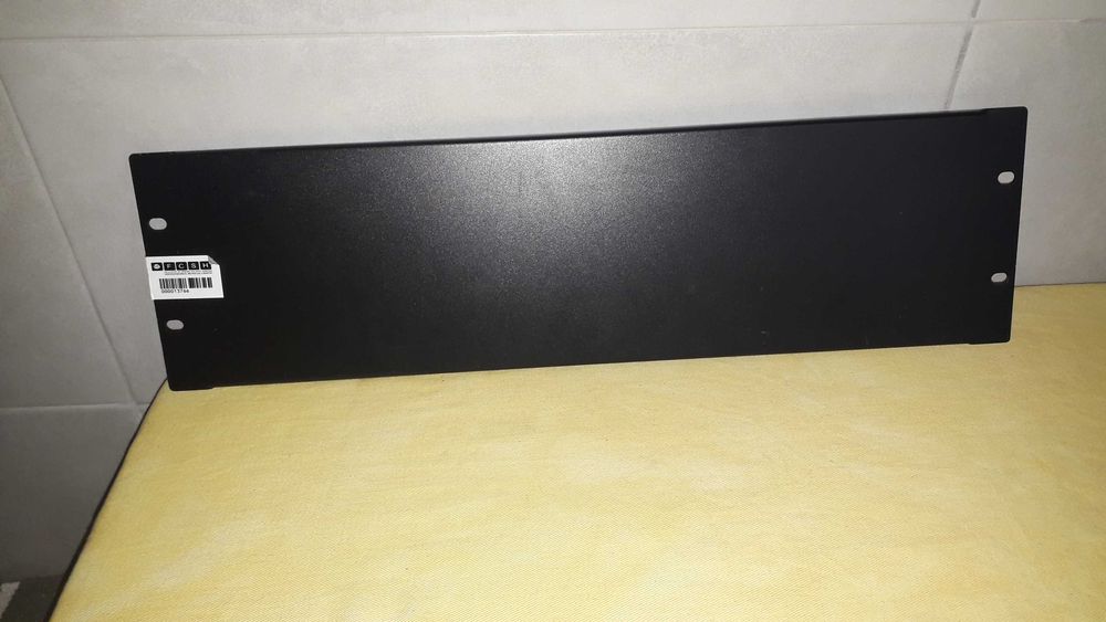 2 x Paineis de rack NOVOS