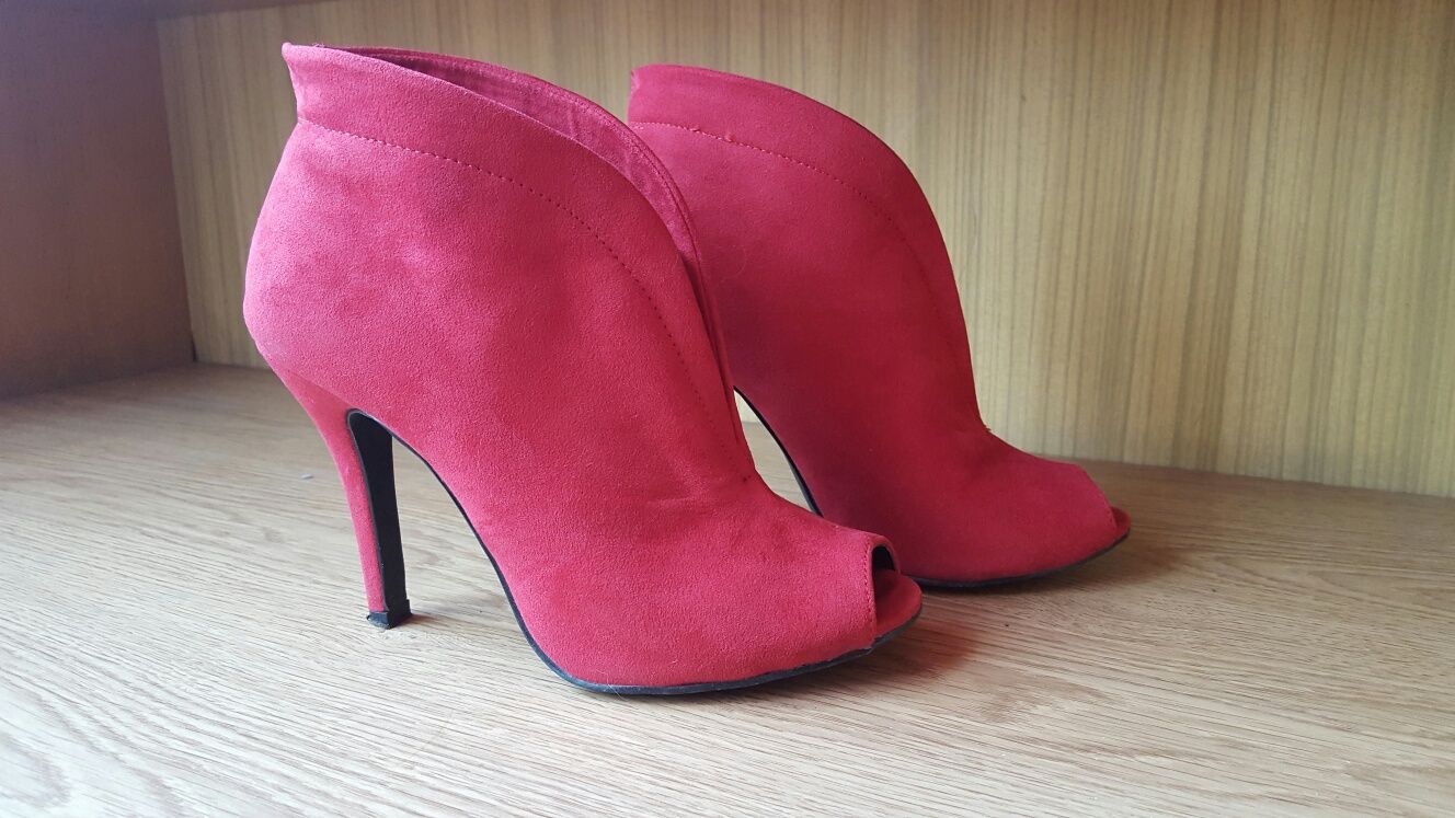 Buty botki peeptoo