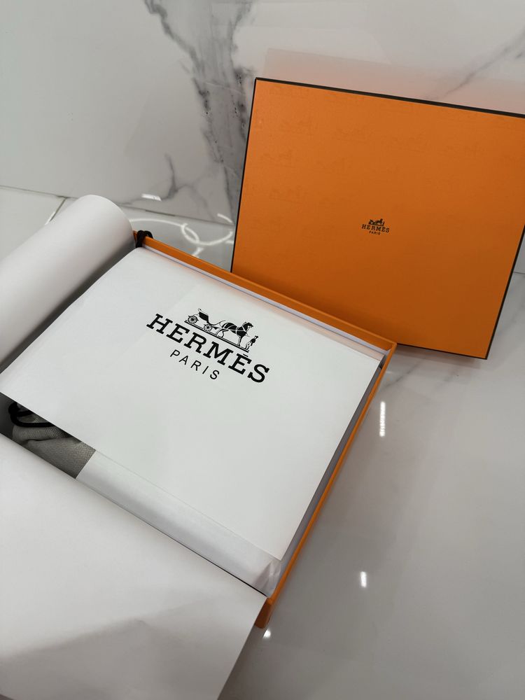 Сандалі Hermes 38 розмір (на 37) маломірять на 1 розмір