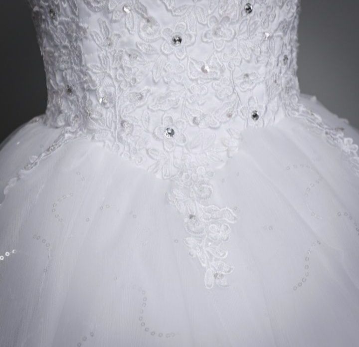Весільна сукня біла розмір 42-46 (шубка як на фото в подарунок)
