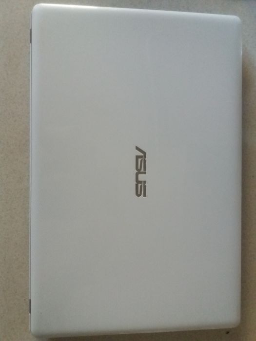 Ноутбук Asus X550C