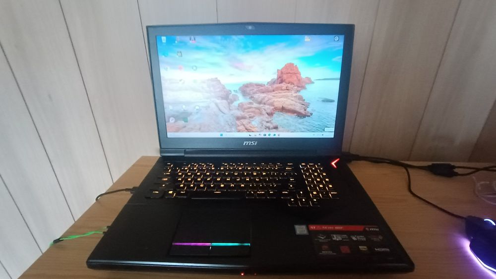 Laptop MSI 75 Titan 8FR