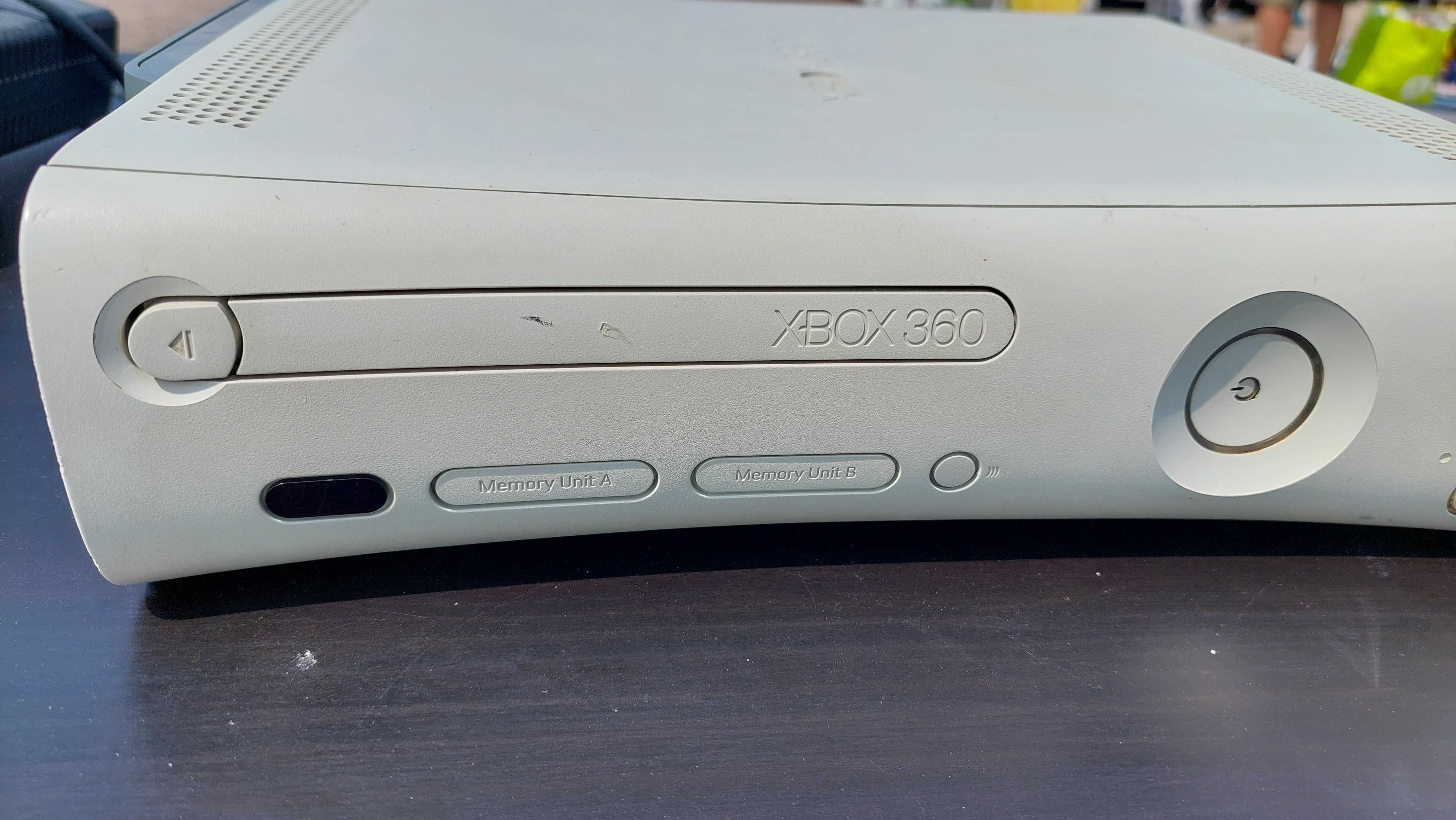 Xbox 360 + 2 pady bezprzewodowe