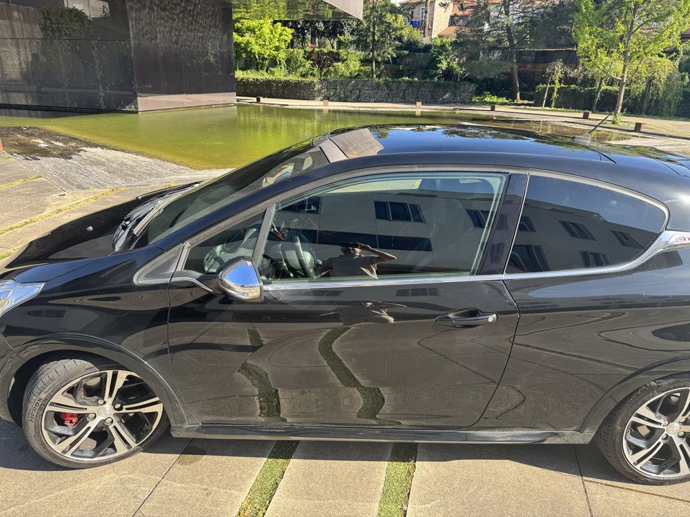 PEUGEOT 208 GTI 2013/09 desde 110 p/mês