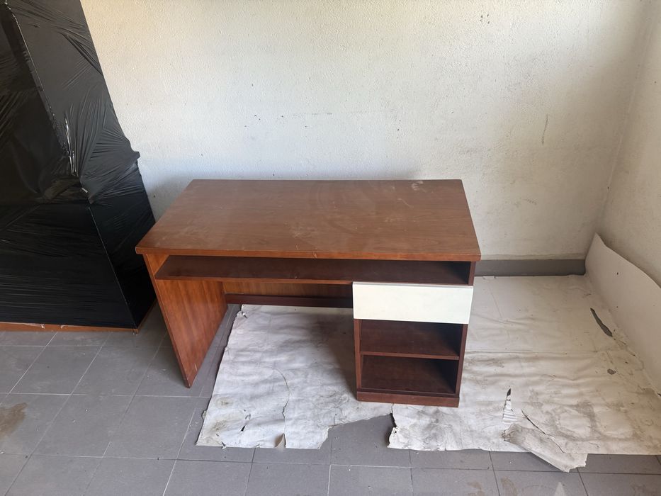 Secretaria usada, mas em bom estado