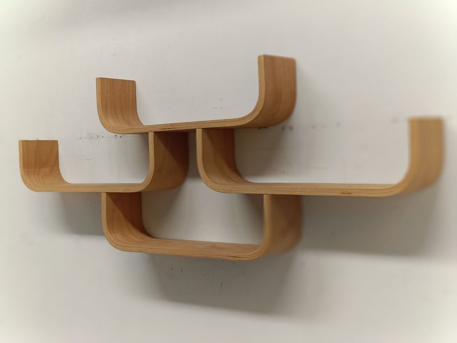 Volak Holesov model  półki wiszące na ścianę gięta sklejka design