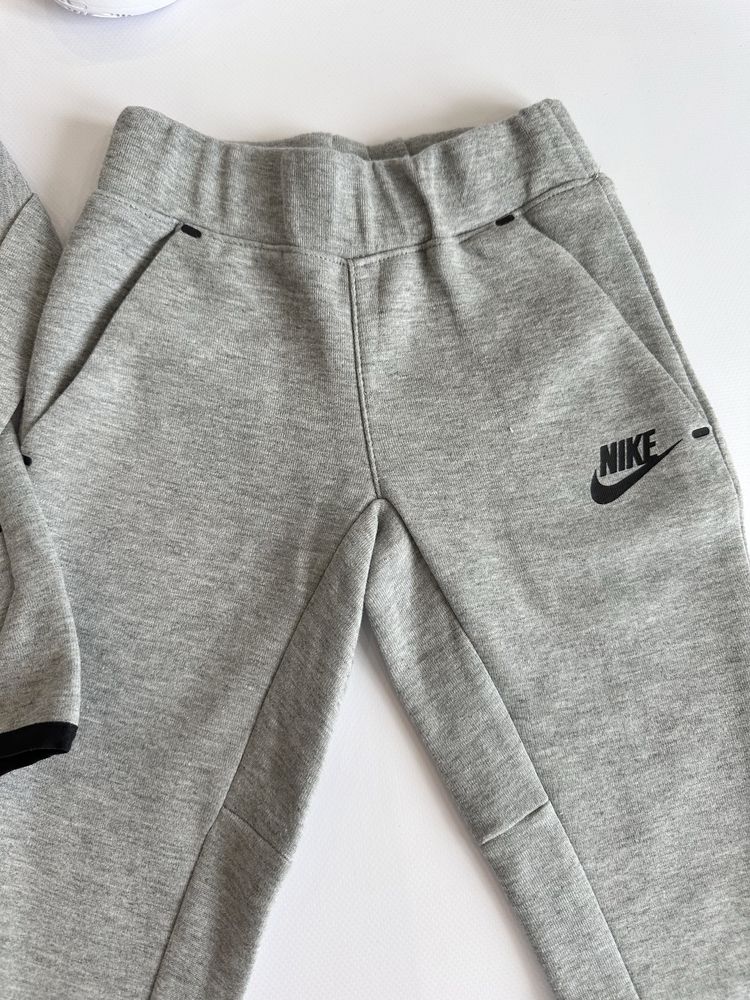 Продам дитячий спортивний костюм Nike Sportswear Tech Fleece, оригінал