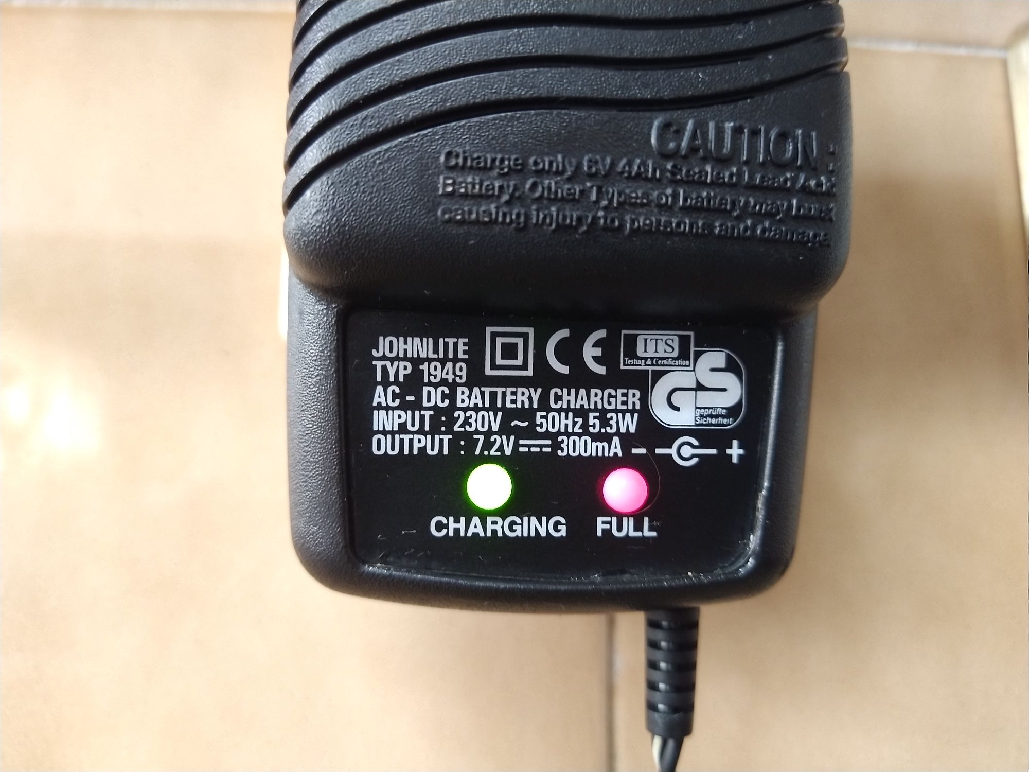 CARREGADOR DE BATERIA AC-DC SAÍDA: 7,2 V casa carro quarto apartamento