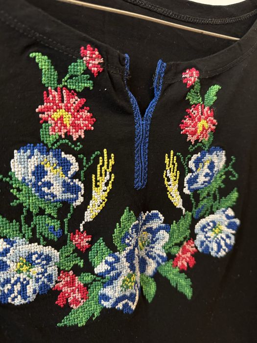 Вишита футболка M