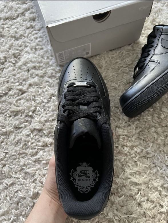 Продам оригінальні кросівки Nike air force 1
