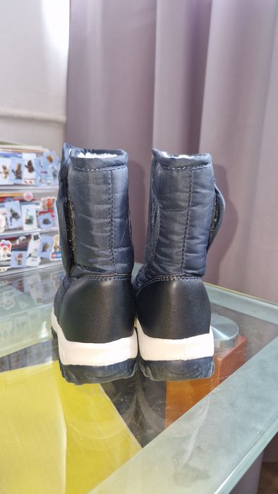 Ciepłe zimowe buty. Śniegowce