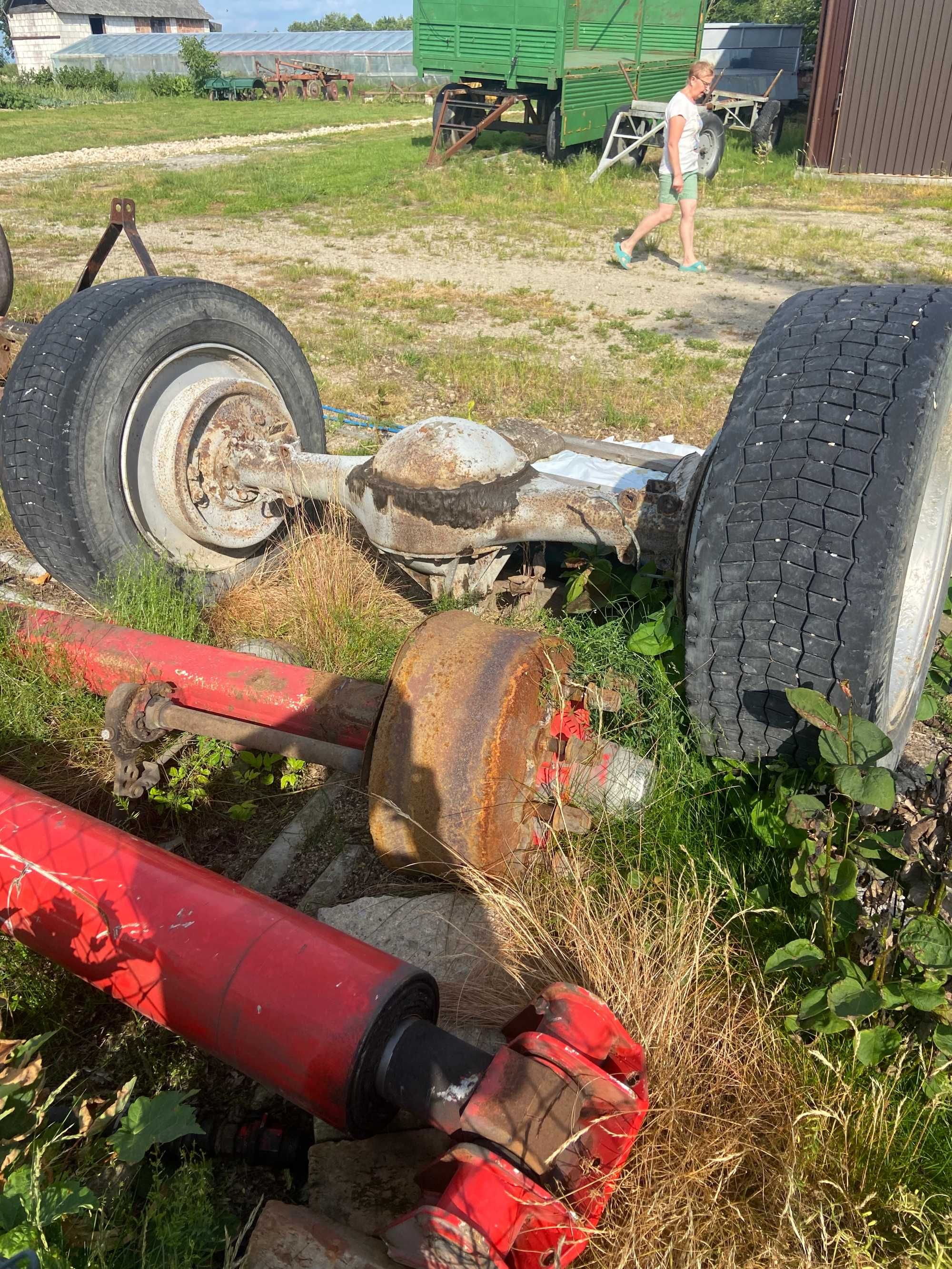Opis
Sprzedam oś naczepy  z kołami ,siłownik wywrotu pięcioczłonowy