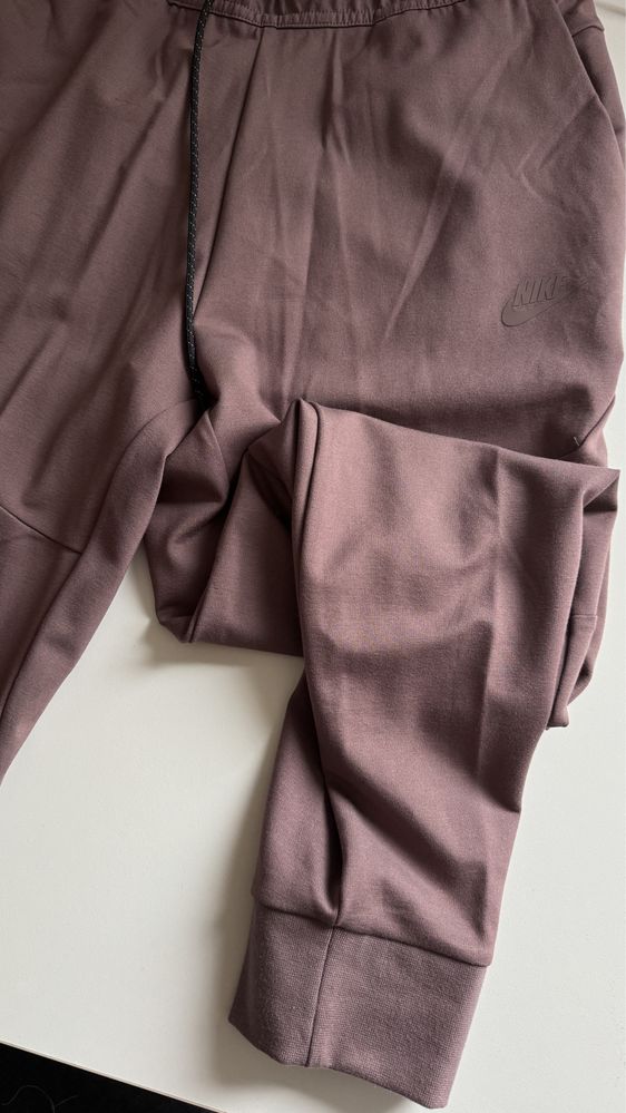 Spodnie męskie dresowe Nike Jogger Tech Fleece Lightweight roz. L