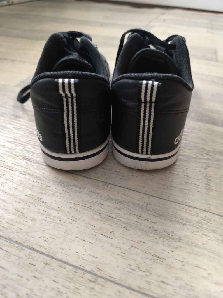 Красовки adidas 44 р.оригиналтные