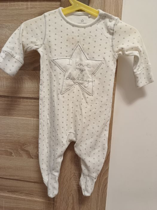 Niemowlęcy dziecięcy pajacyk unisex ubranko śpiochy Next baby 0-3 mc