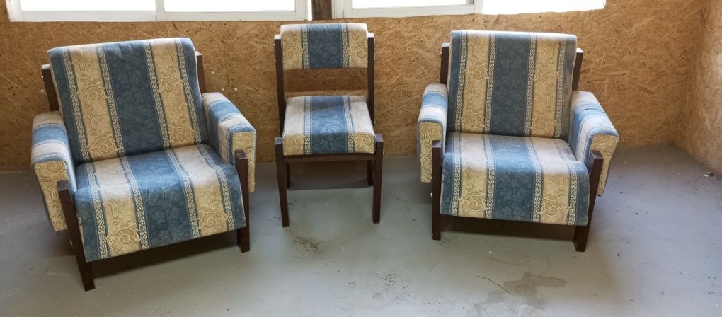 Conjunto sofás + cadeira