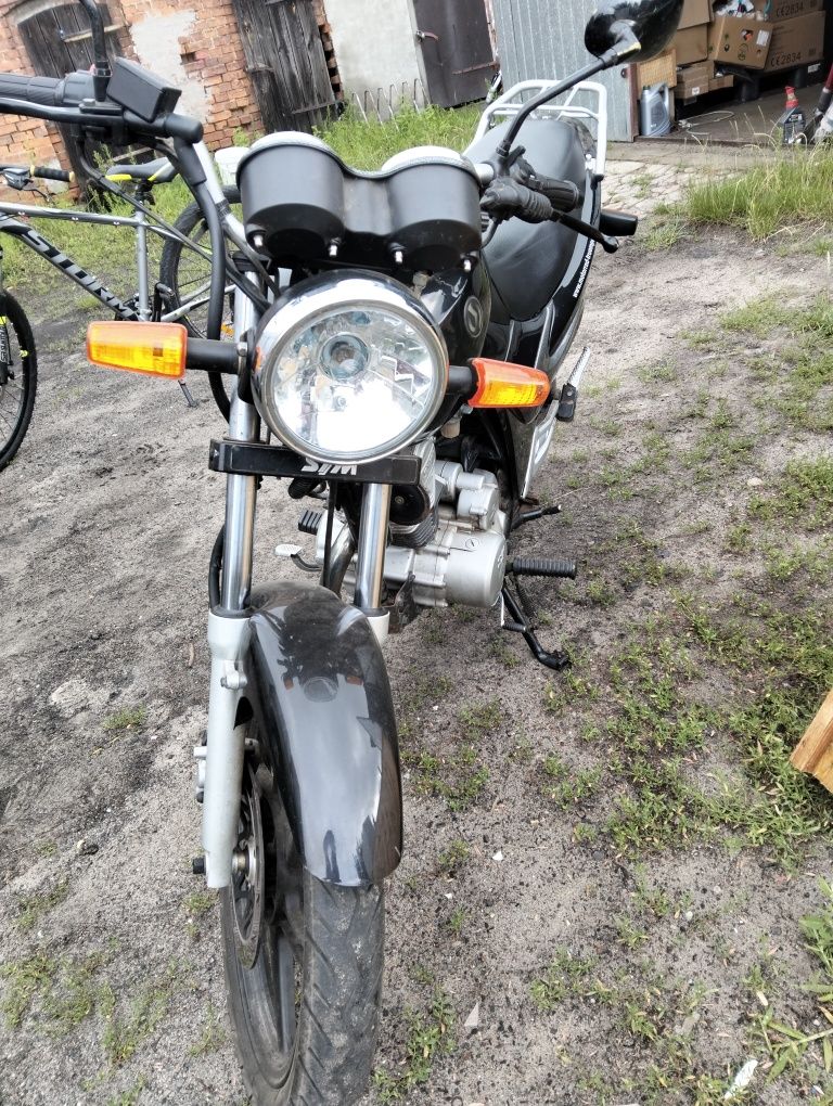 Motocykl 125 marki Sym