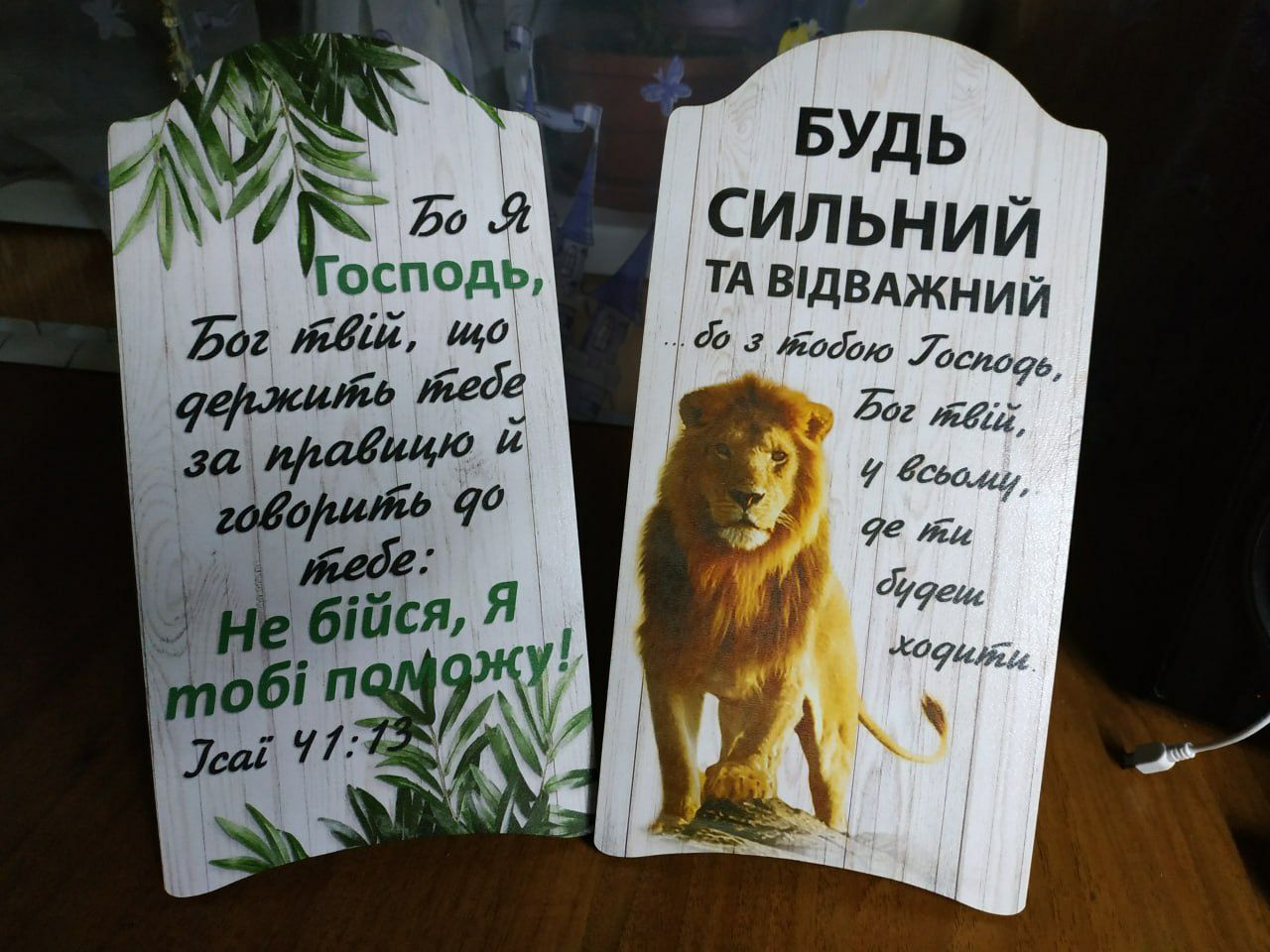 Пам'ятні таблички з індивідуальним зображенням та написом