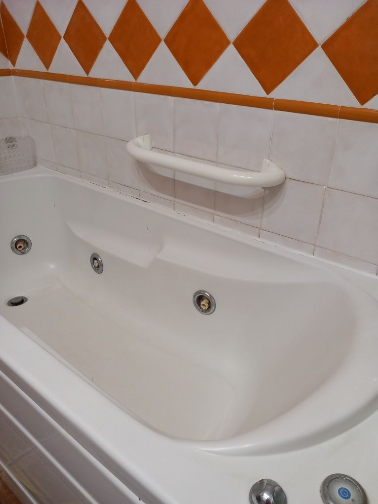Apoios WC para pessoas com mobilidade reduzida