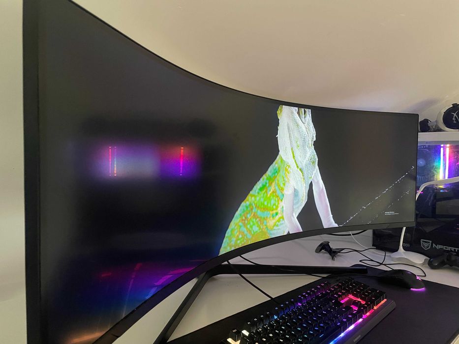 Samsung Odyssey Neo G9 – 49” Curvo 240Hz