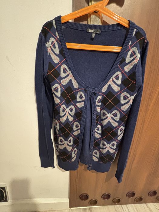 Sweterek zapinany na guziki rozm 152